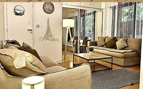 Gold Hotel - Paris-Disney Studio